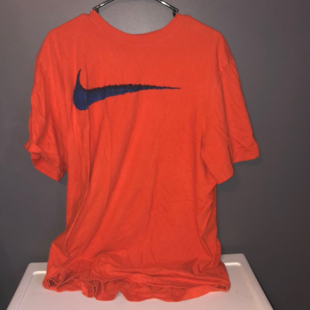 Men’s Nike Swoosh Graphic Tee